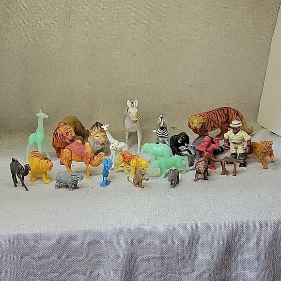Assorted Zoo animals lot of 24 - Picture 1 of 9